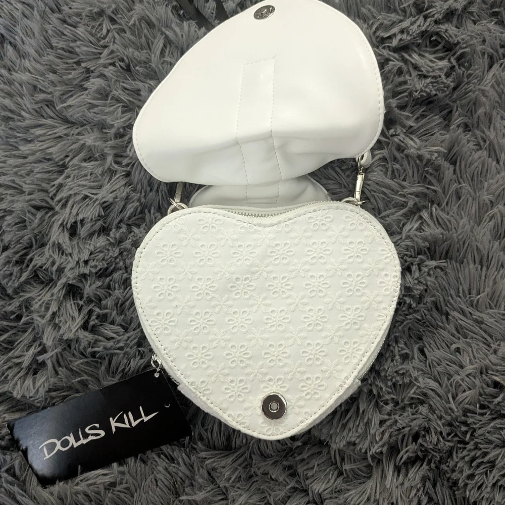 Dolls Kill White Lace Heart Shoulder Bag - Picture 2 of 2